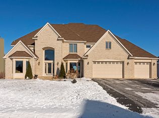 1672 Sandbar Cir, Waconia, MN 55387