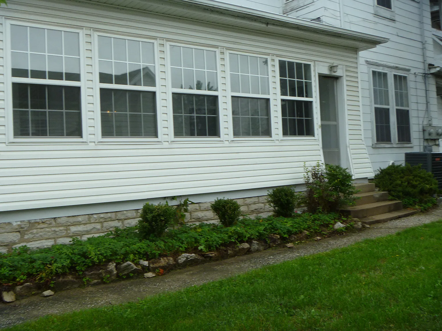 916 W 3rd St — Photo 3