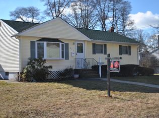 217 42nd St, Lindenhurst, NY 11757