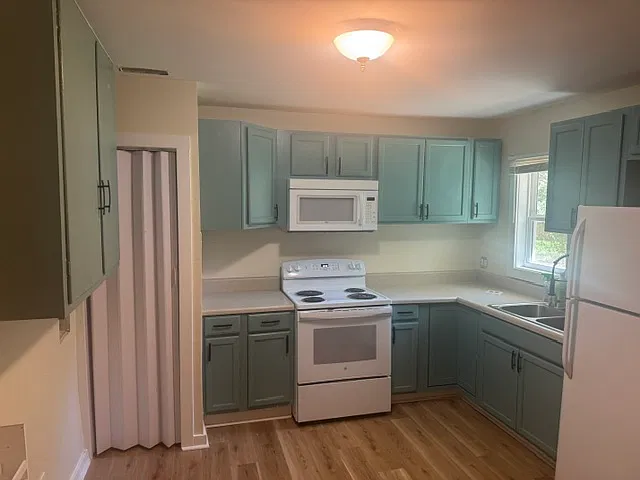 3 bed, 952 sqft, $1,600 — Photo 3