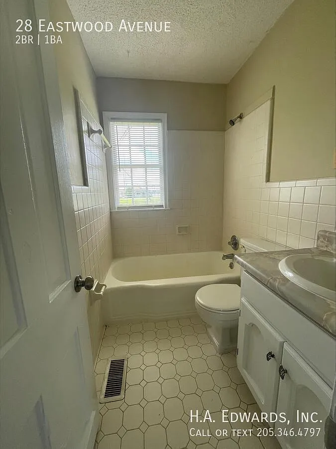 28 Eastwood Avenue — Photo 2