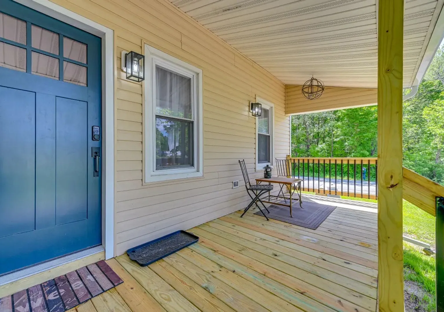 Spacious 4BR House in Gansevoort — Photo 3