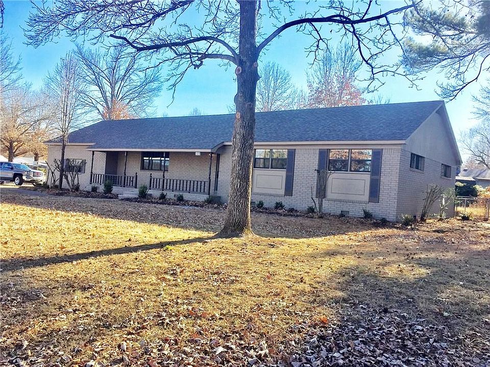 1st image of 1615 E Rolling Hills Dr