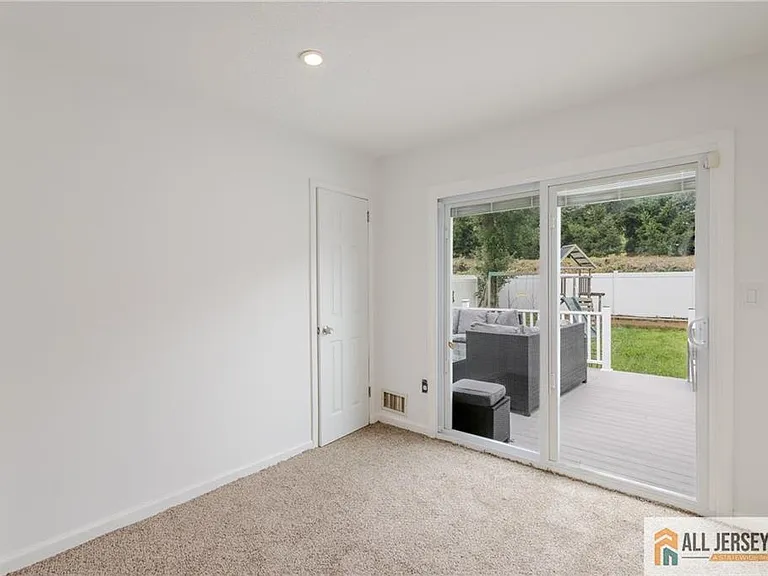 9 Haven Ter — Photo 15