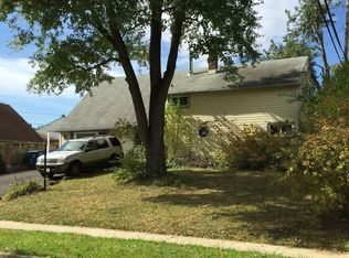 6 Ruby Ln, Levittown, PA 19055