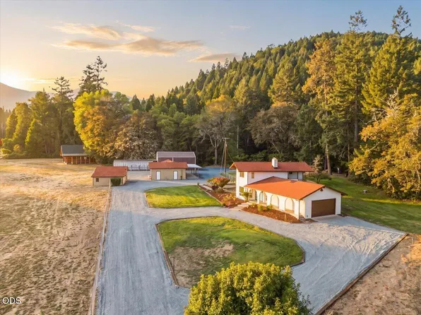 4881 Fish Hatchery Rd, Grants Pass, OR 97527