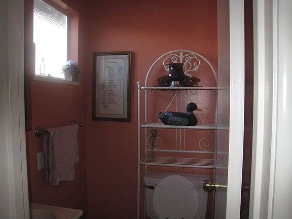5th image of 1405 Oakwood Dr