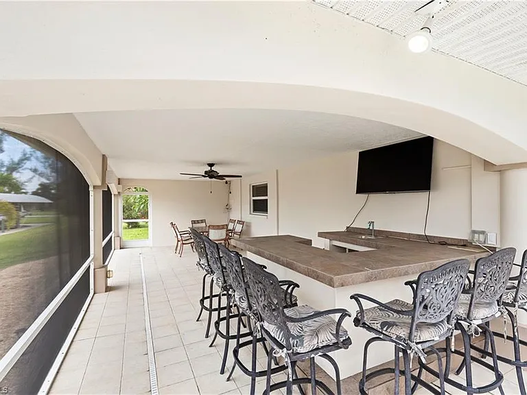 134 SW 57th Ter — Photo 10