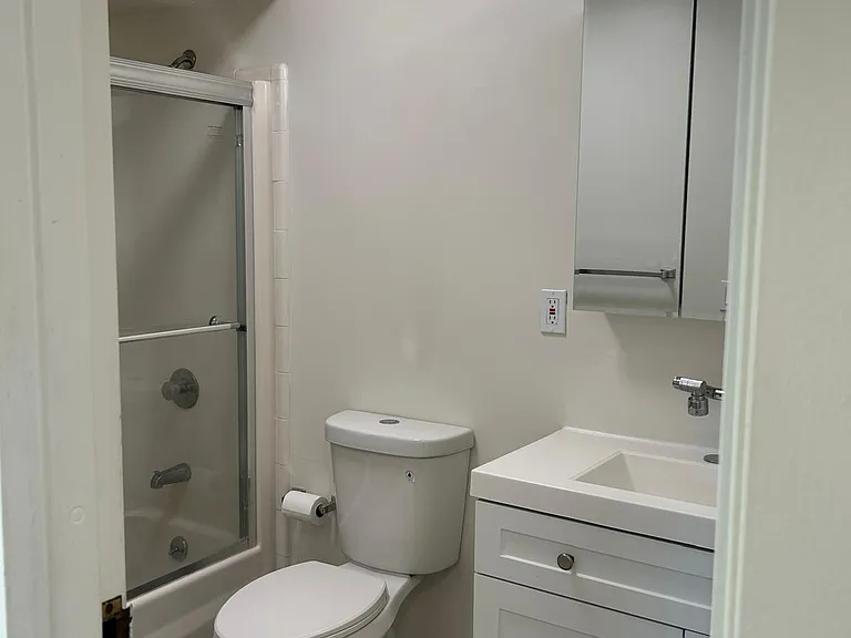 160 Overlook Ave #5D — Photo 5