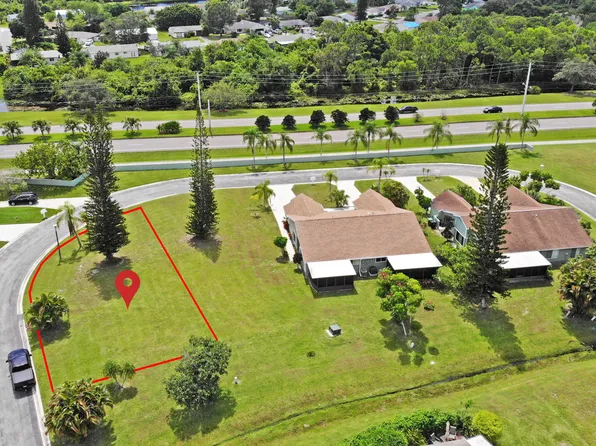 1450 SE Larkwood Circle, Port St Lucie, FL 34952