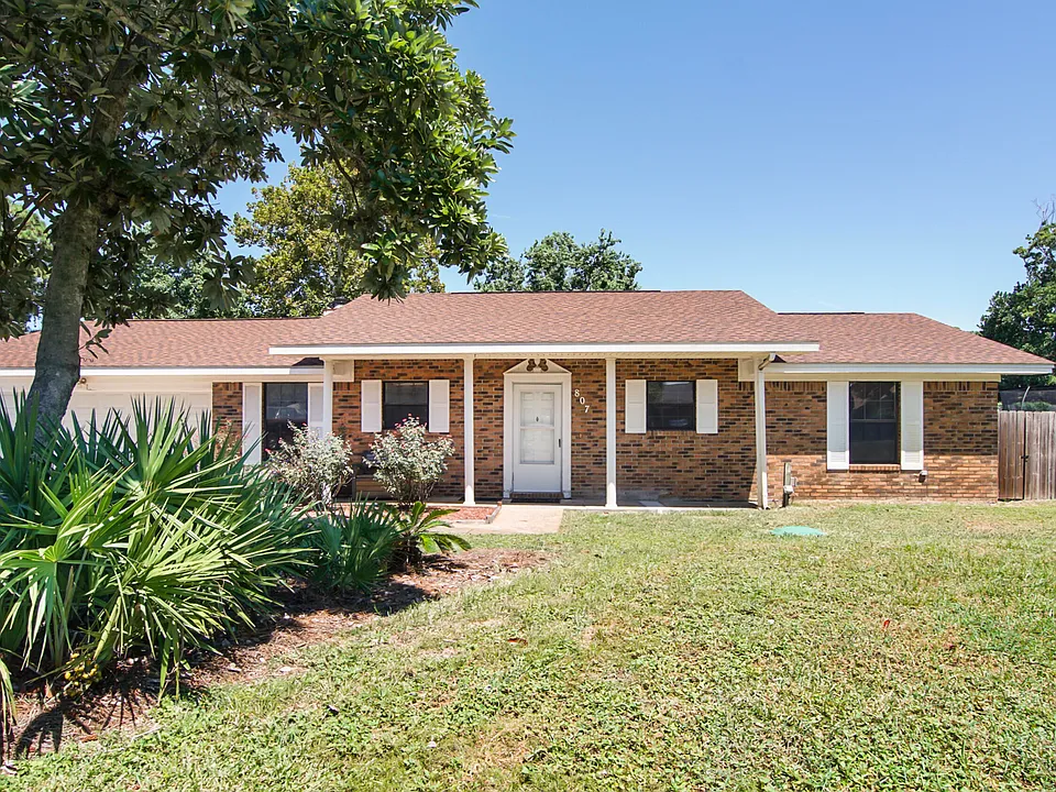807 White Oak Ct