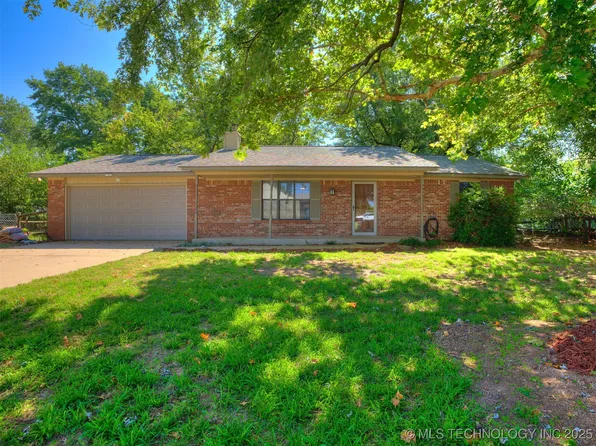 806 N Riverview Dr, Bixby, OK 74008