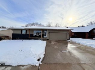 1516 Aztec Cir, Sioux City, IA 51104