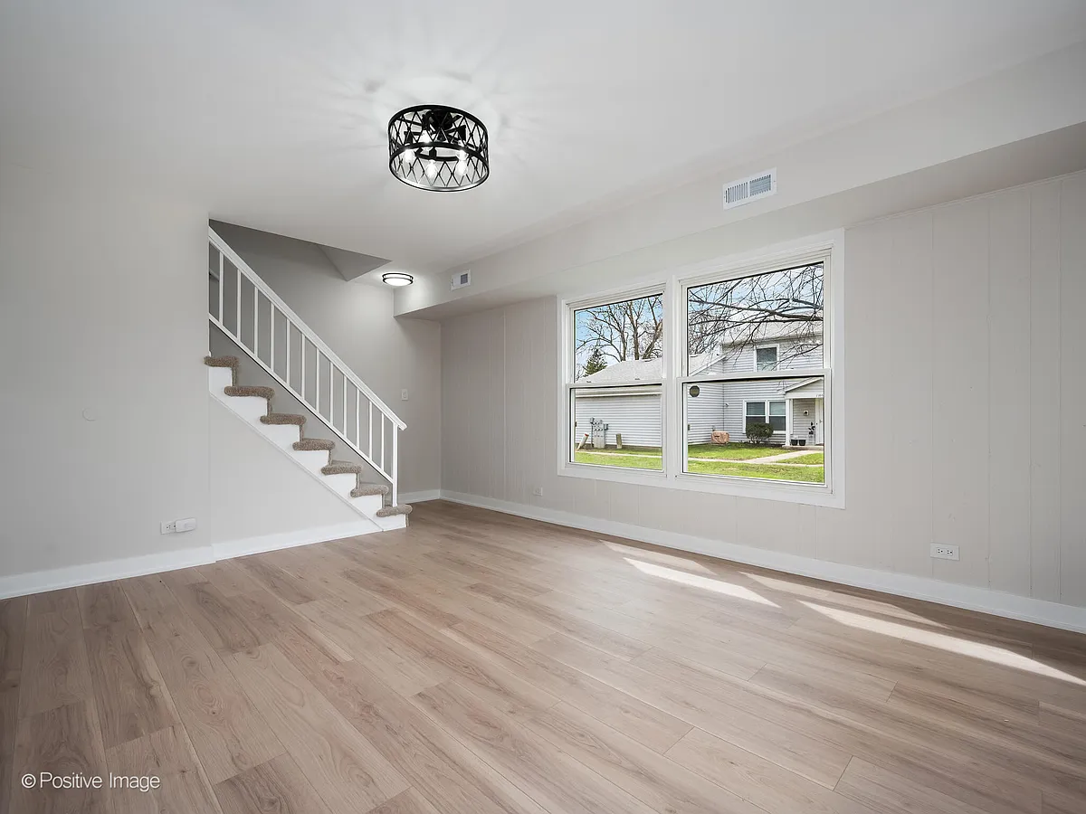 Building Photo - 1393 S Glen Cir #B