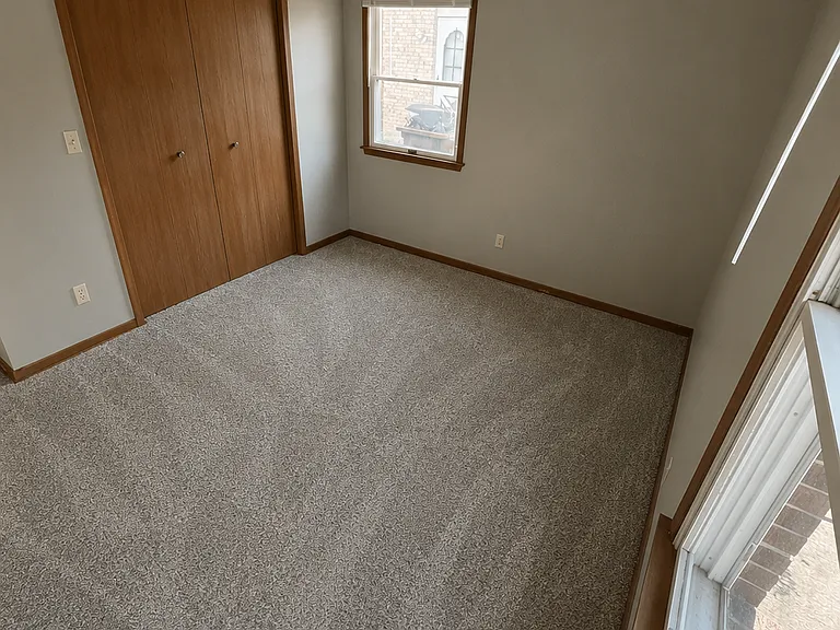 342 W Parkwood St — Photo 2