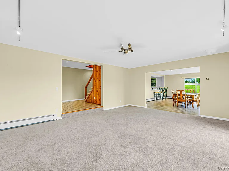 1394 Main Rd — Photo 3