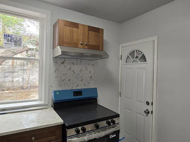 1411 W Loudon St — Photo 10