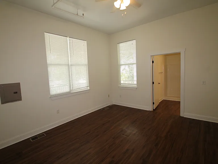 321 W 36th St #1 — Photo 2