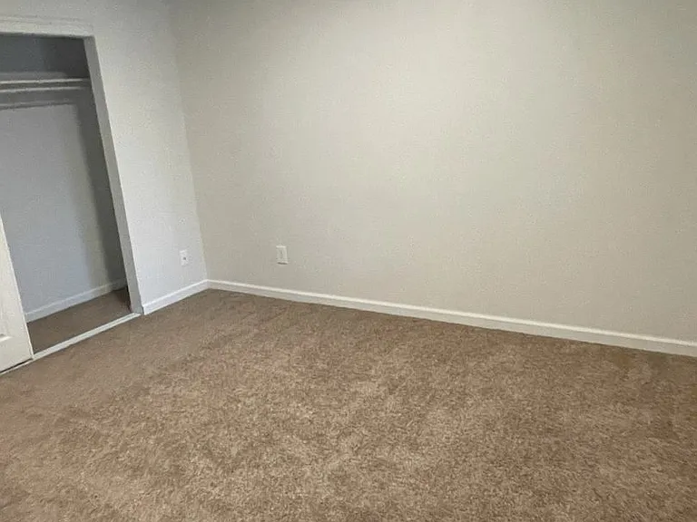 Campus Park Apartments - SAMI Apartments — Photo 35