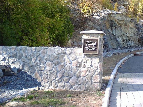 Entrance to Falling Waters