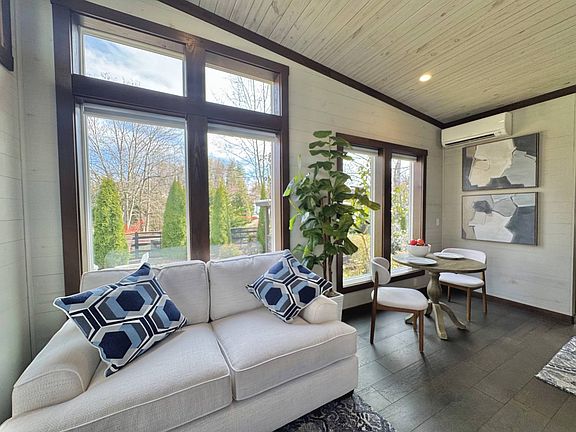 9th image of 181 Drifting Brook Ln