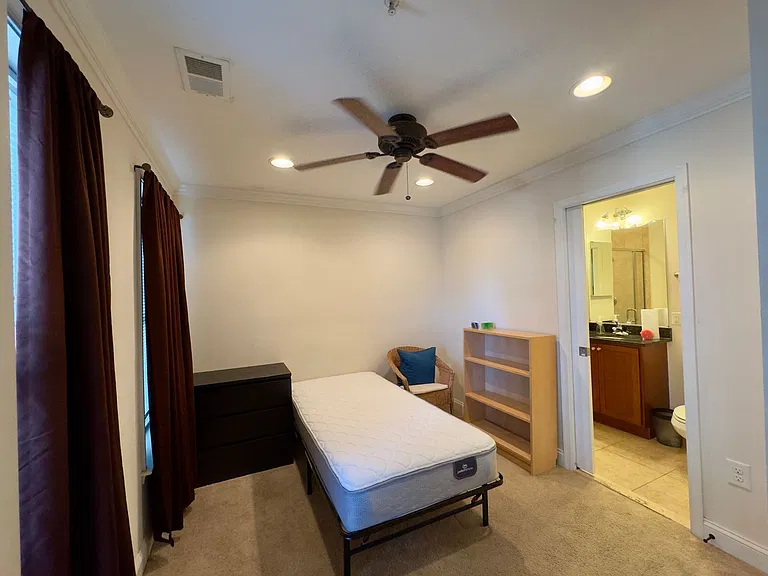 125 N Chester St — Photo 3