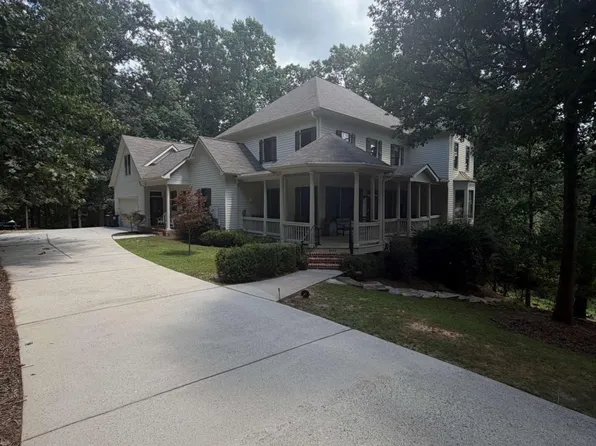 8555 Berringer Point Dr, Gainesville, GA 30506