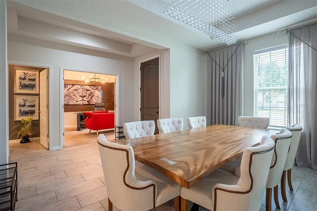6 bed, 4.5 bath, 4161 sqft, $7,500 — Photo 3
