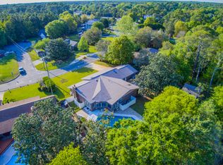 11 Neptune Dr, Mary Esther, FL 32569
