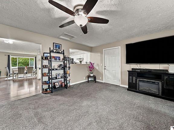 5th image of 715 W Leon Dr