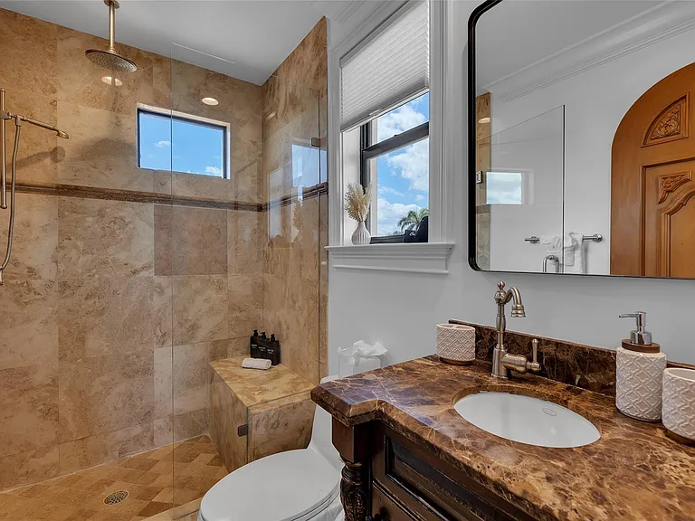 1011 Rhodes Villa Ave — Photo 90