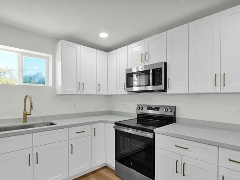 Newly Renovated 2 Bedroom, 1 Bath, with Stainless Appliances! — Photo 14