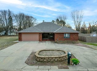 32102 Di Stefano Ct, Fraser, MI