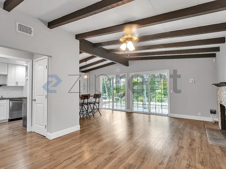 717 Pebble Dr — Photo 3
