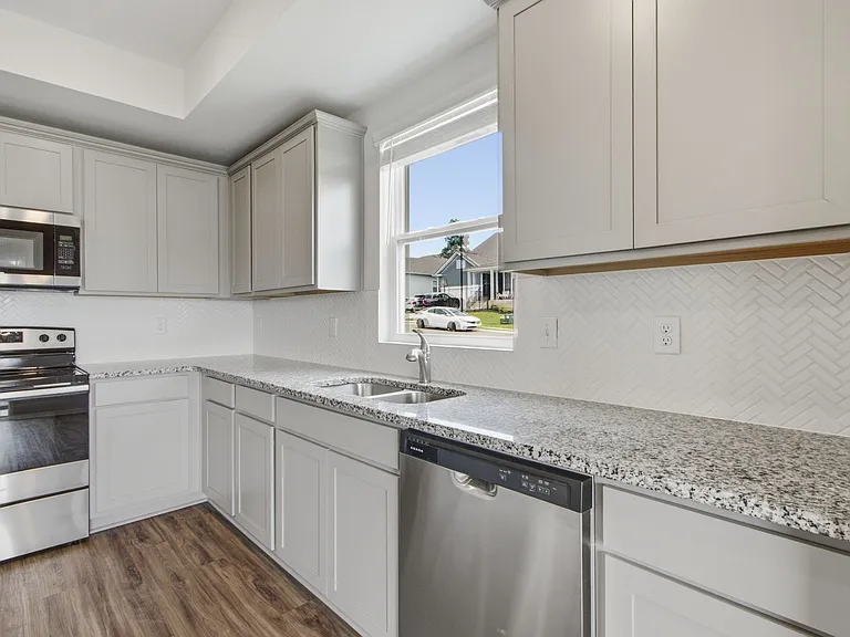 3901 Sadie St — Photo 12