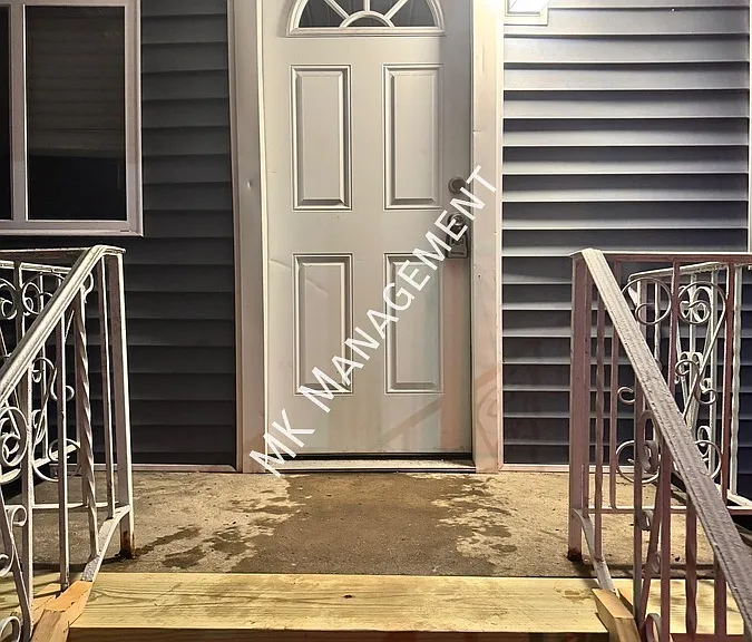 90 Tompkins St #1/2 — Photo 2