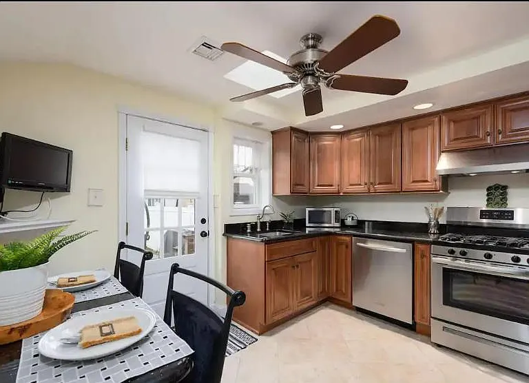 138 Cedar Ave — Photo 36