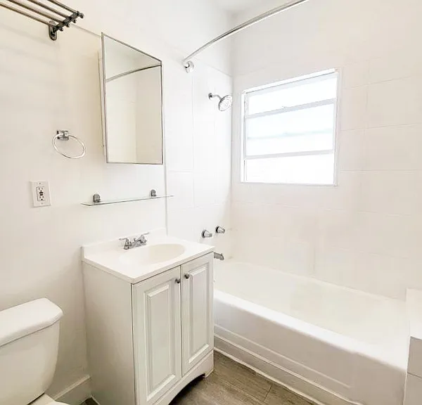 435 W 4th St #1/2 — Photo 12