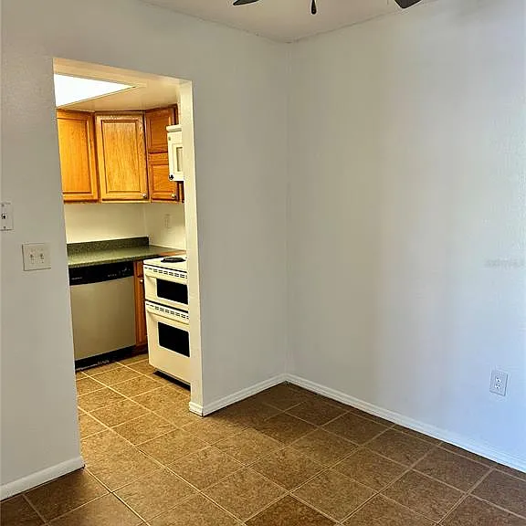 946 Lake Destiny Rd #E — Photo 8