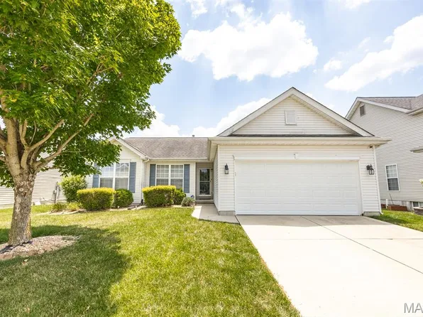 3033 Wye Oak Dr, Belleville, IL 62221