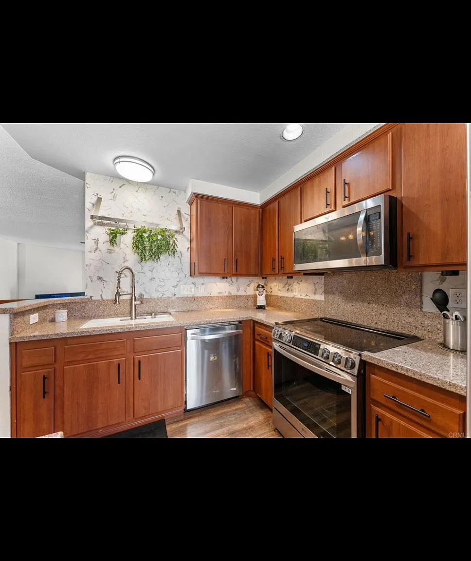 2 bed, 2.5 bath, 1290 sqft, $3,490 — Photo 3