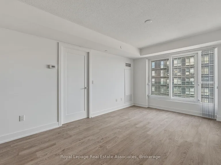 7 Mabelle Ave #2806 — Photo 2