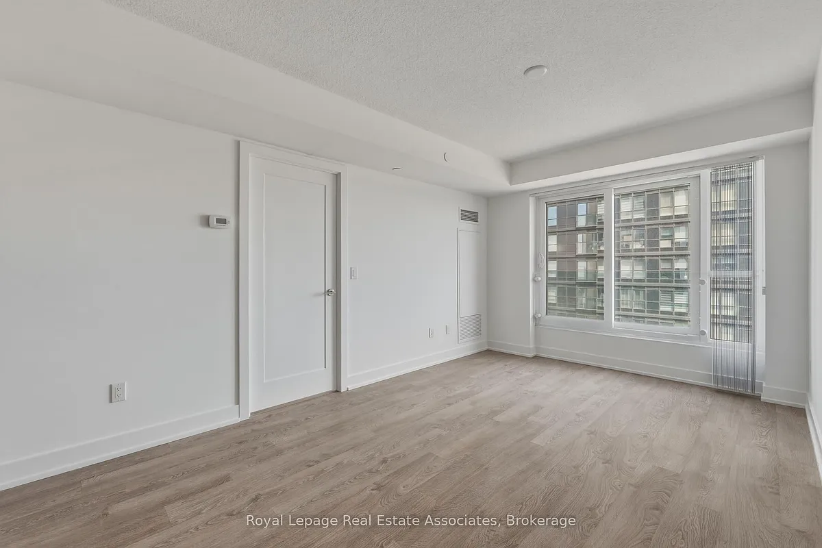 Building Photo - 7 Mabelle Ave #2806