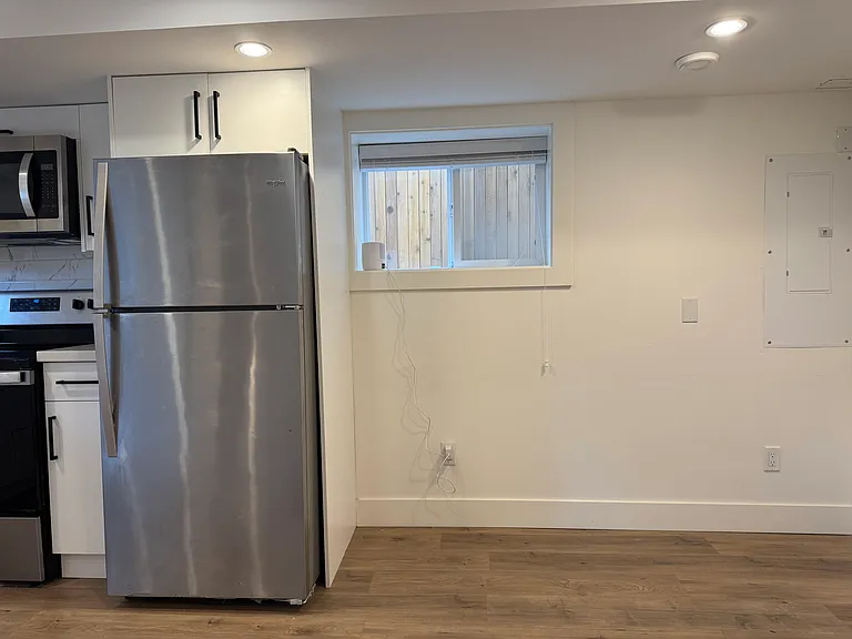 7 Howard Ave N #11 — Photo 5