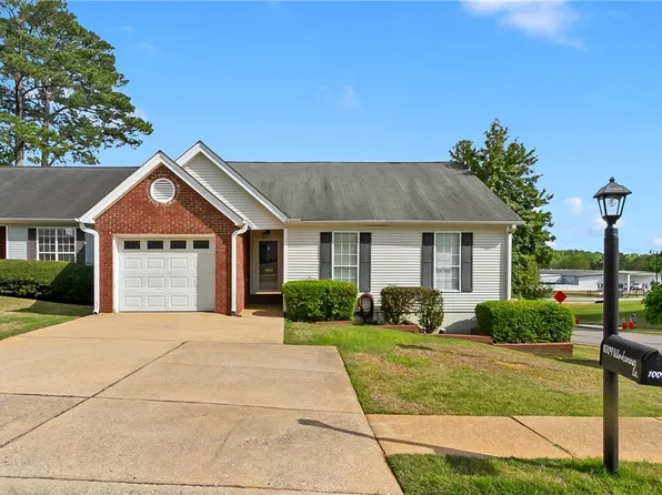 1009 Yellowhammer Ln, Northport, AL 35476