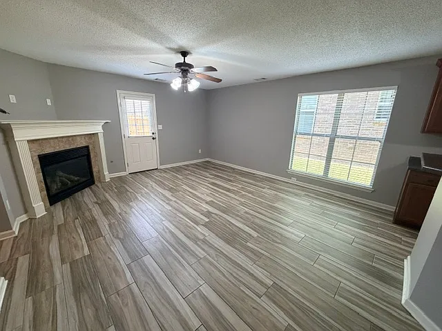 3 bed, 2.5 bath, 1866 sqft, $1,995 — Photo 3
