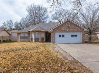 801 Lynn St, Bonham, TX 75418