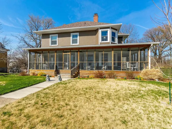 1424 Clay St, Davenport, IA 52804