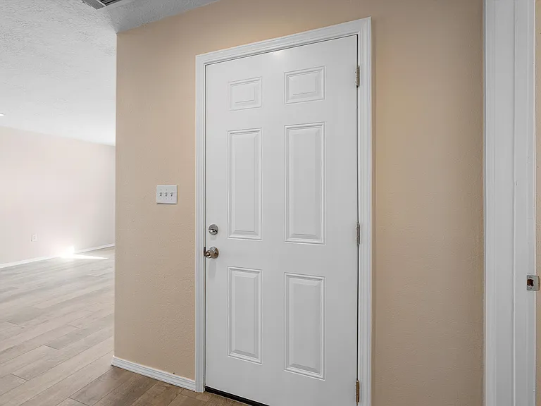 915 Kinley Ave NW — Photo 5