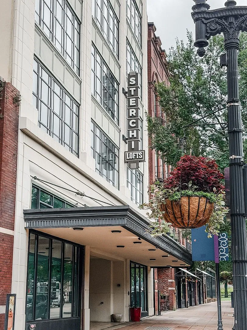 Available August 21st Gorgeous 2 Bedroom 1 Bath Condo On Gay Street In Downtown Knoxville — Photo 1